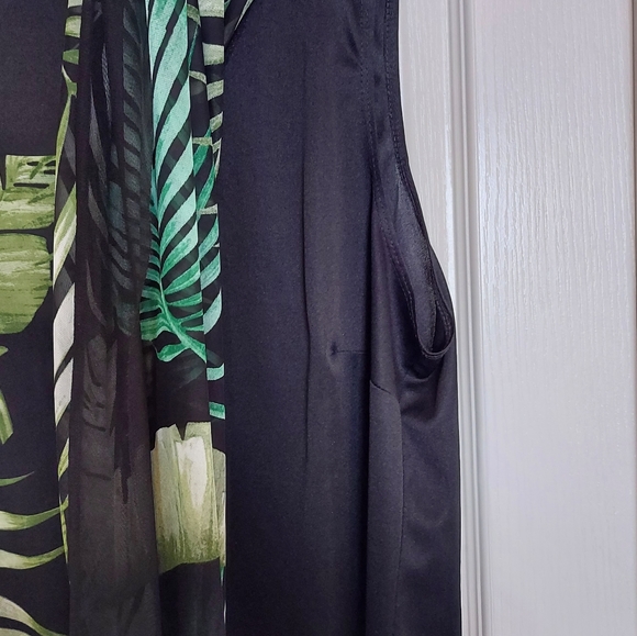 064. PALM PRINT LAURA TOP! - Picture 3 of 4